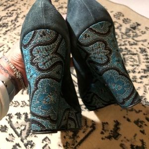 Bomb ass blue sued shoes!